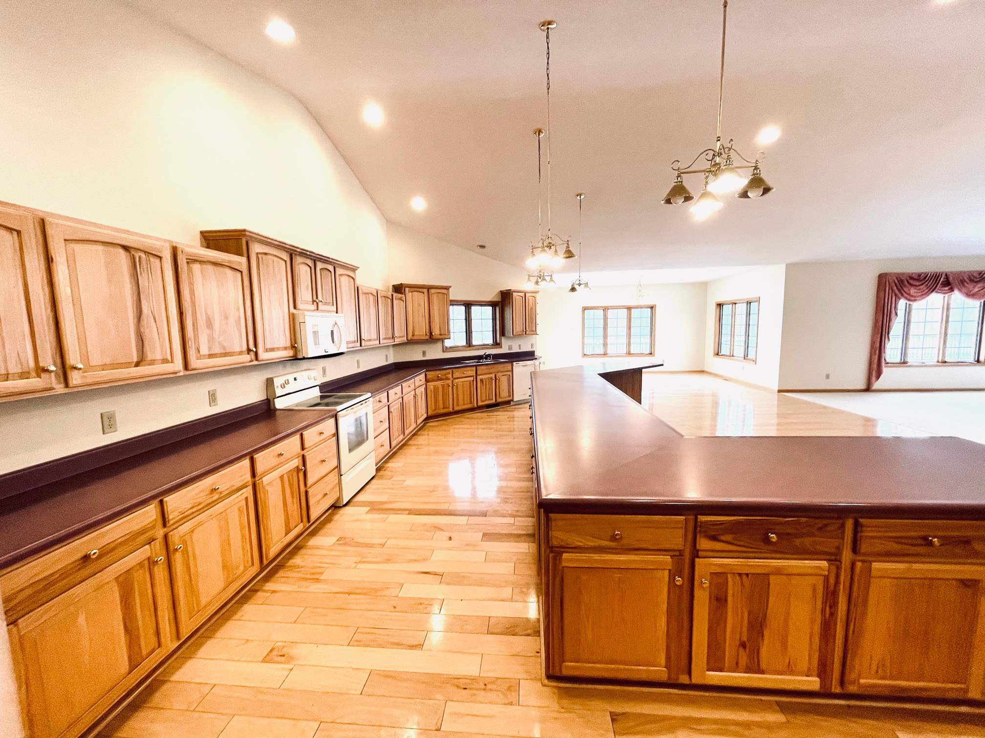 6004 Hollopeter Road Leo, IN 46765 - Photo 10 of 36 Gallery Image 10