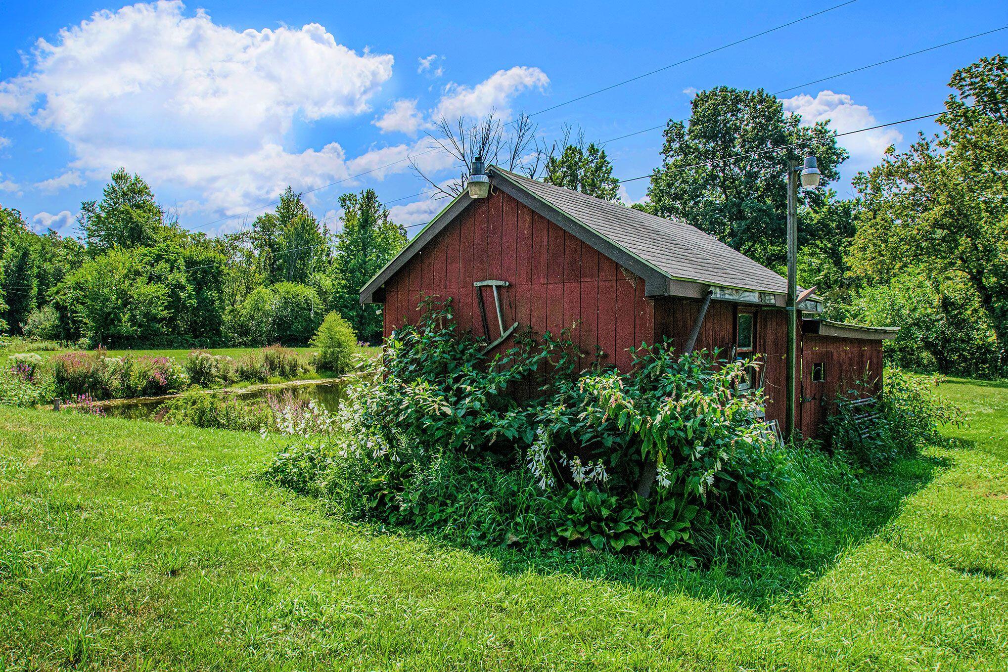 2464 Hand Road Niles, MI 49120 - Photo 28 of 32 2464 Hand Rd small barn