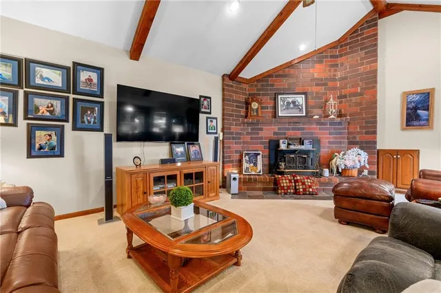 $825,000 | 1887 Northwest Mill Creek Drive, Hamilton, MO 64644