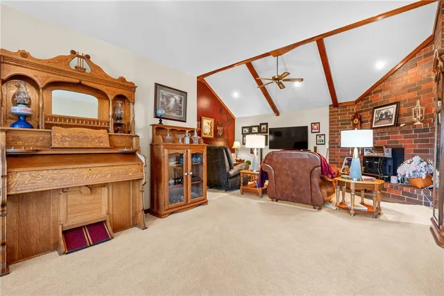 $825,000 | 1887 Northwest Mill Creek Drive, Hamilton, MO 64644