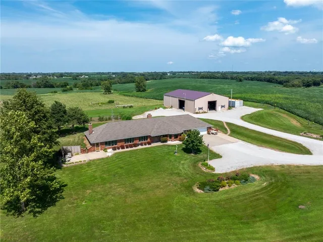 $825,000 | 1887 Northwest Mill Creek Drive, Hamilton, MO 64644