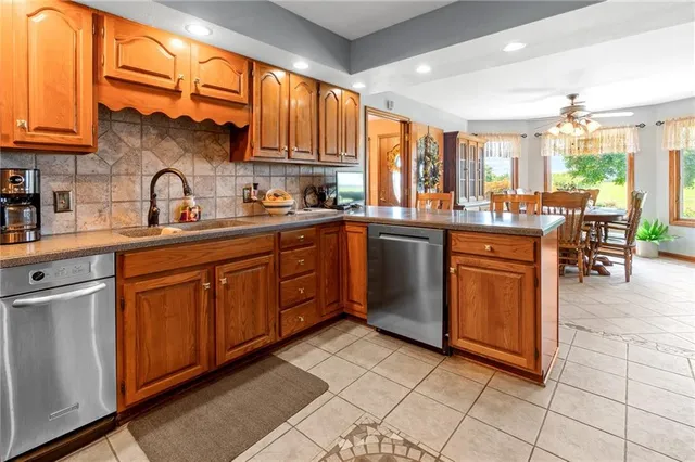 $825,000 | 1887 Northwest Mill Creek Drive, Hamilton, MO 64644