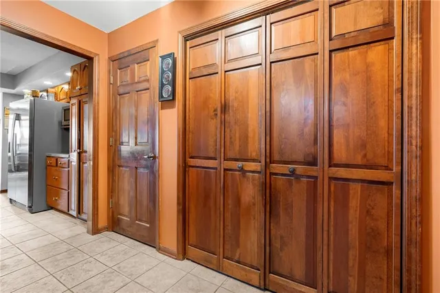 $825,000 | 1887 Northwest Mill Creek Drive, Hamilton, MO 64644