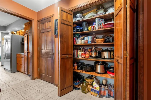 $825,000 | 1887 Northwest Mill Creek Drive, Hamilton, MO 64644