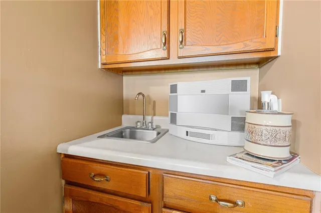 $825,000 | 1887 Northwest Mill Creek Drive, Hamilton, MO 64644