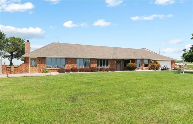 $825,000 | 1887 Northwest Mill Creek Drive, Hamilton, MO 64644