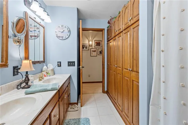 $825,000 | 1887 Northwest Mill Creek Drive, Hamilton, MO 64644