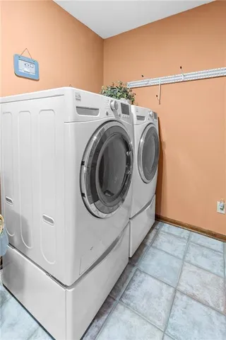 $825,000 | 1887 Northwest Mill Creek Drive, Hamilton, MO 64644