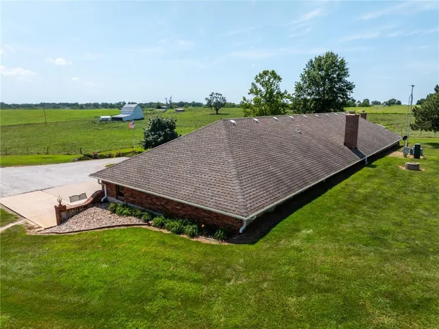 $825,000 | 1887 Northwest Mill Creek Drive, Hamilton, MO 64644