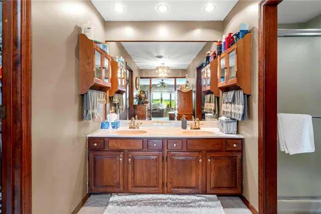 $825,000 | 1887 Northwest Mill Creek Drive, Hamilton, MO 64644