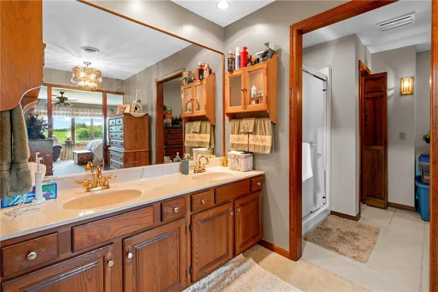 $825,000 | 1887 Northwest Mill Creek Drive, Hamilton, MO 64644