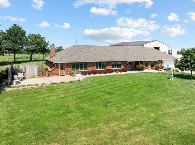 $825,000 | 1887 Northwest Mill Creek Drive, Hamilton, MO 64644