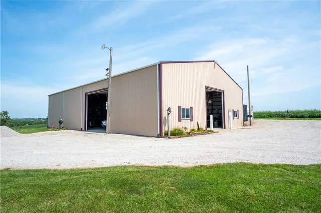 $825,000 | 1887 Northwest Mill Creek Drive, Hamilton, MO 64644