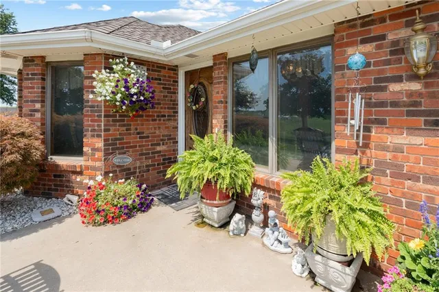 $825,000 | 1887 Northwest Mill Creek Drive, Hamilton, MO 64644