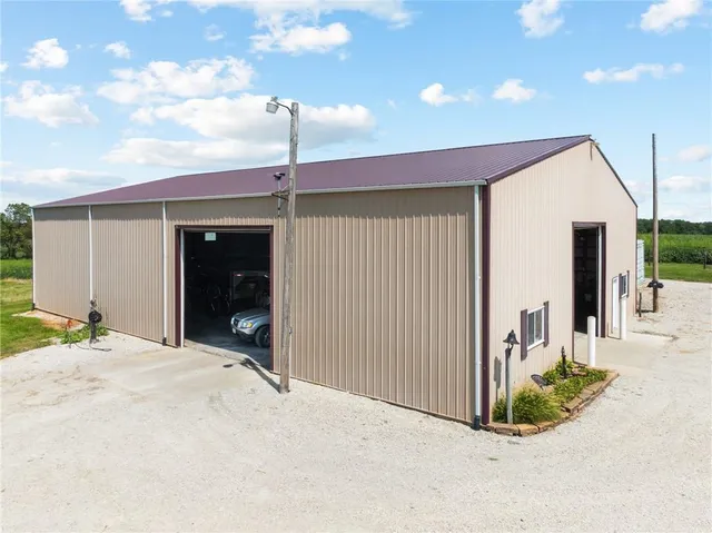 $825,000 | 1887 Northwest Mill Creek Drive, Hamilton, MO 64644