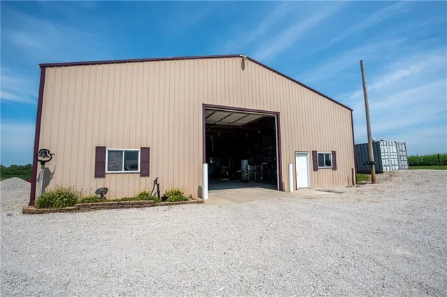 $825,000 | 1887 Northwest Mill Creek Drive, Hamilton, MO 64644