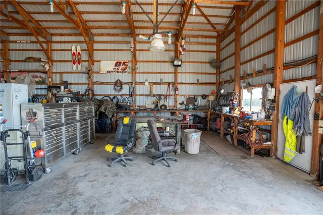 $825,000 | 1887 Northwest Mill Creek Drive, Hamilton, MO 64644