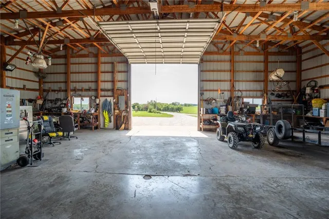 $825,000 | 1887 Northwest Mill Creek Drive, Hamilton, MO 64644