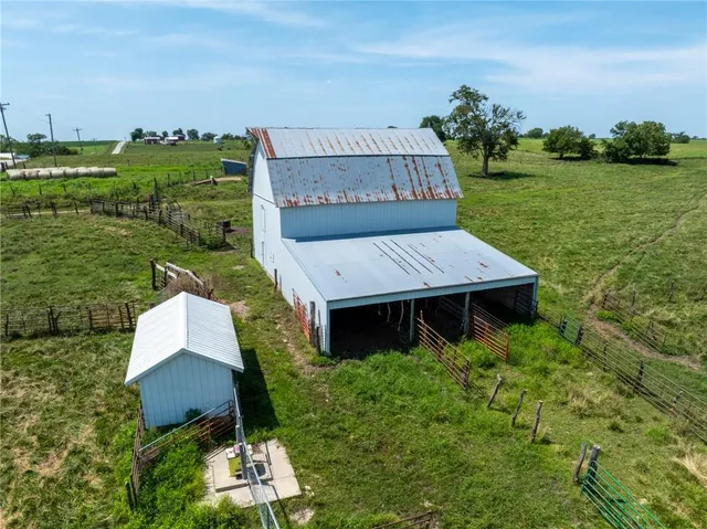 $825,000 | 1887 Northwest Mill Creek Drive, Hamilton, MO 64644