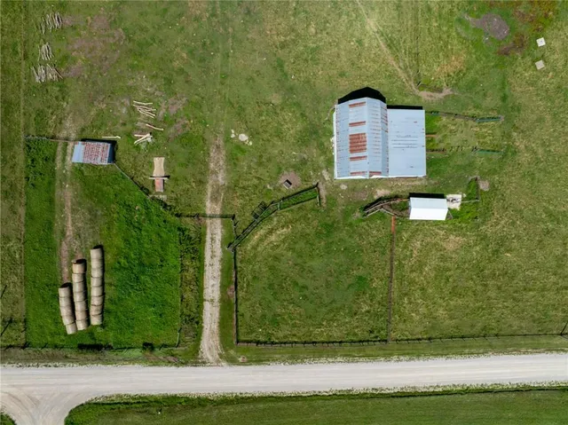 $825,000 | 1887 Northwest Mill Creek Drive, Hamilton, MO 64644