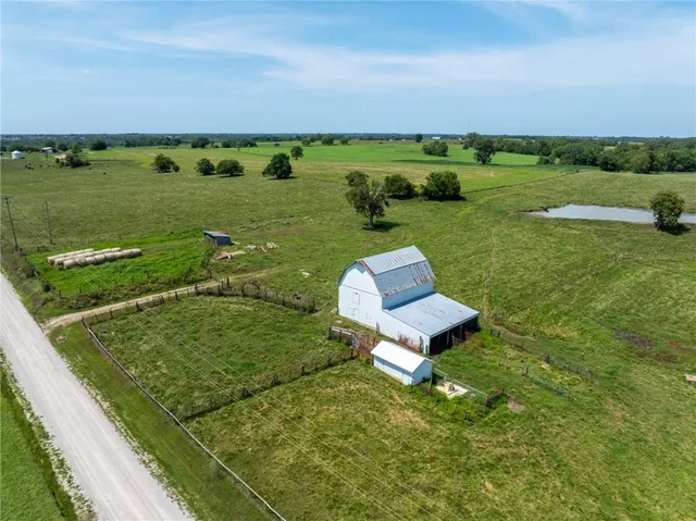 $825,000 | 1887 Northwest Mill Creek Drive, Hamilton, MO 64644