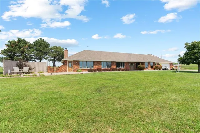 $825,000 | 1887 Northwest Mill Creek Drive, Hamilton, MO 64644