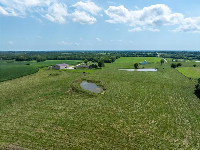 $825,000 | 1887 Northwest Mill Creek Drive, Hamilton, MO 64644