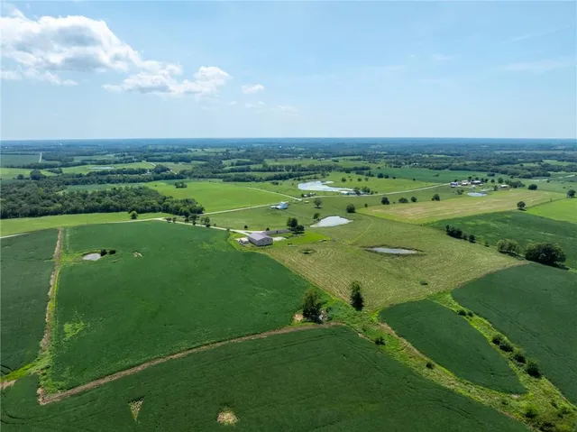 $825,000 | 1887 Northwest Mill Creek Drive, Hamilton, MO 64644