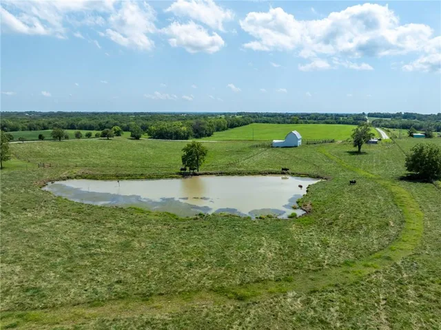 $825,000 | 1887 Northwest Mill Creek Drive, Hamilton, MO 64644