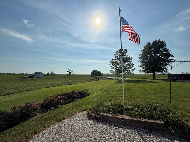 $825,000 | 1887 Northwest Mill Creek Drive, Hamilton, MO 64644