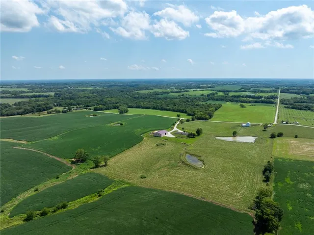 $825,000 | 1887 Northwest Mill Creek Drive, Hamilton, MO 64644