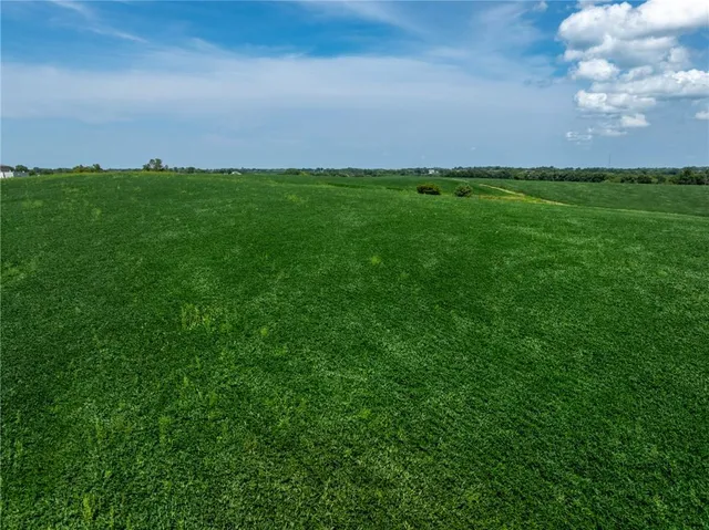 $825,000 | 1887 Northwest Mill Creek Drive, Hamilton, MO 64644