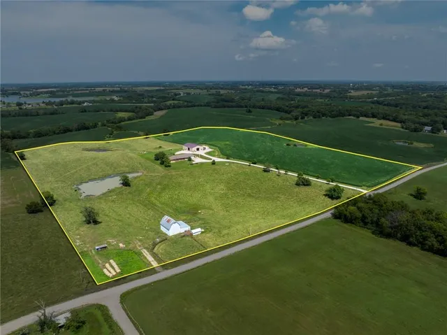 $825,000 | 1887 Northwest Mill Creek Drive, Hamilton, MO 64644