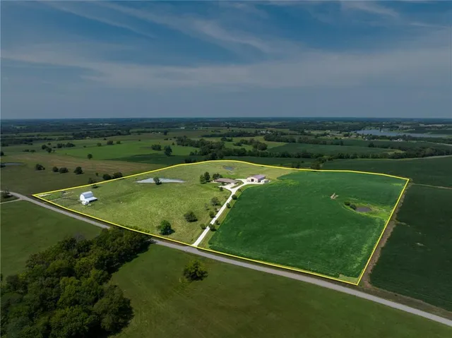 $825,000 | 1887 Northwest Mill Creek Drive, Hamilton, MO 64644