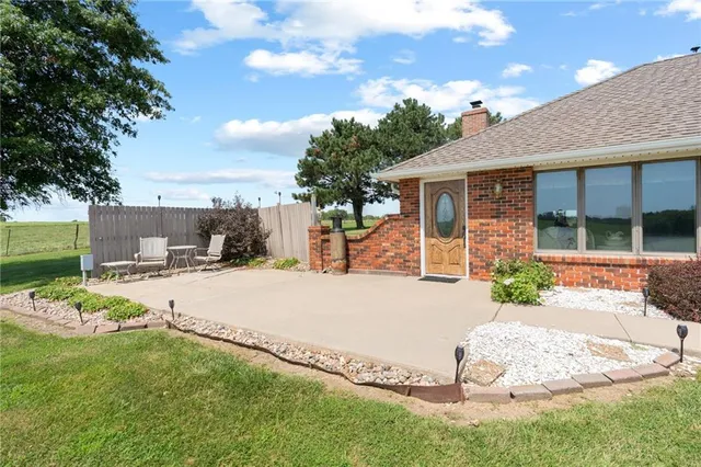 $825,000 | 1887 Northwest Mill Creek Drive, Hamilton, MO 64644