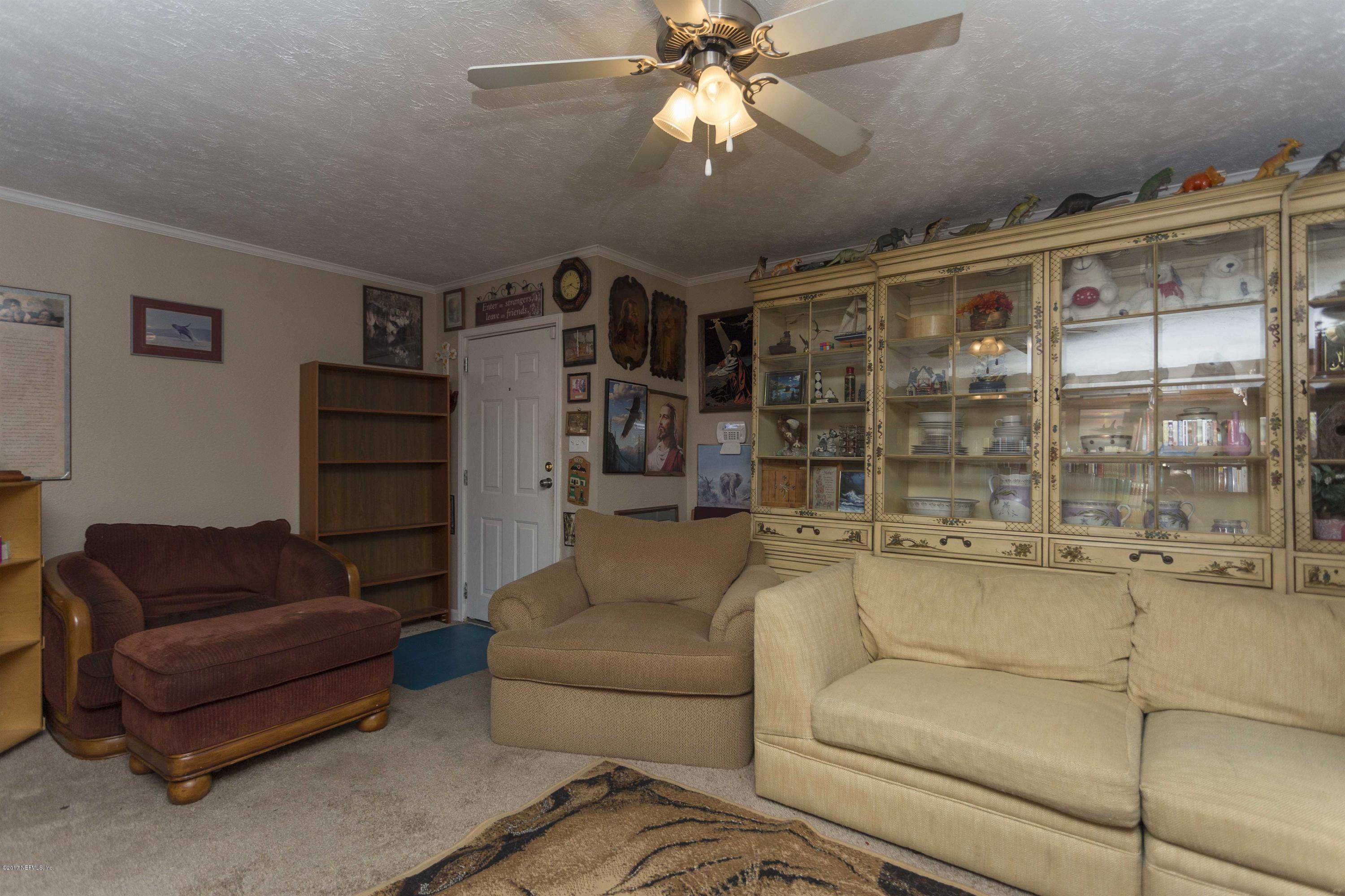 4049 Bronco Road Middleburg, FL 32068 - Photo 6 of 21 a living room with furniture and a ceiling fan