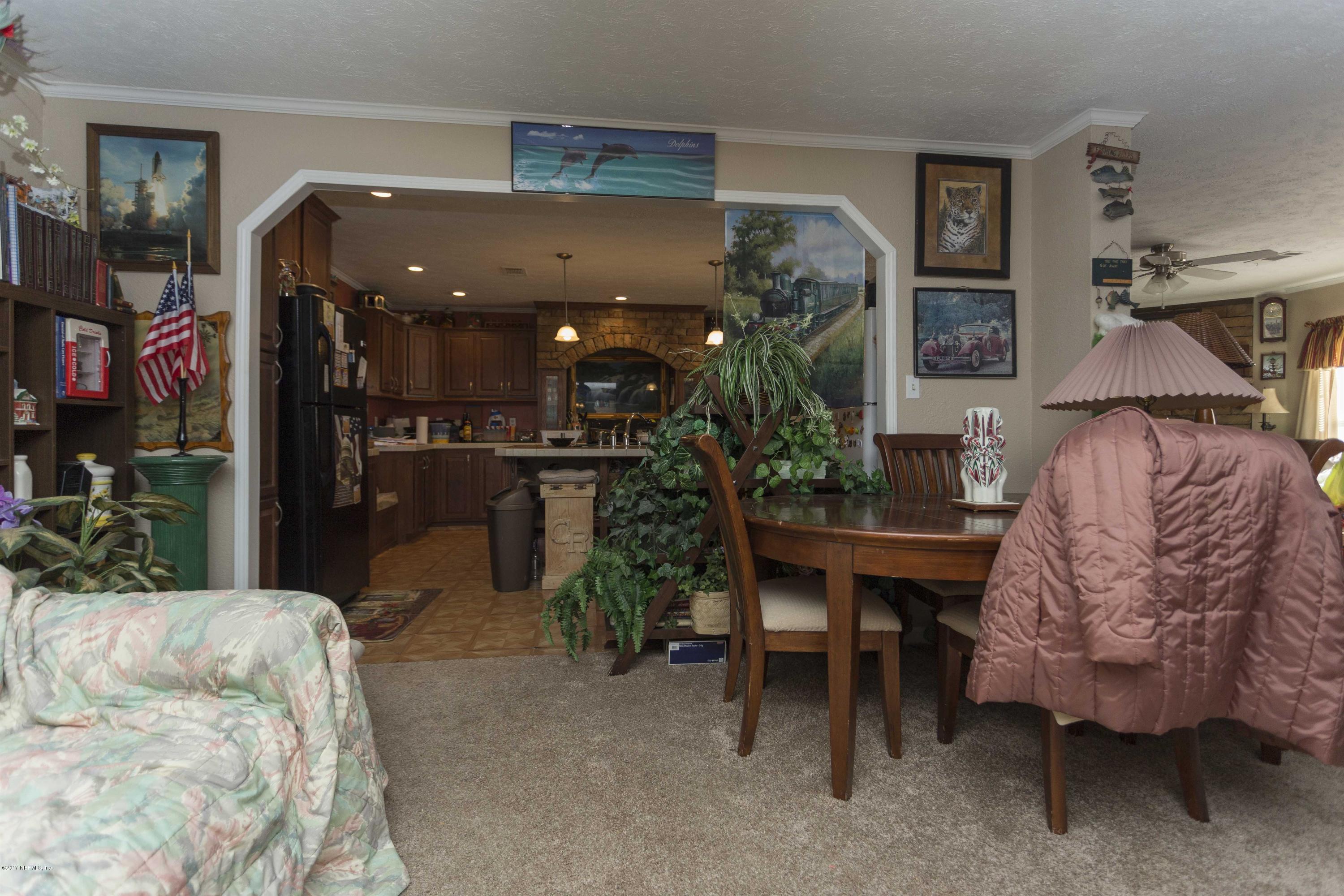 4049 Bronco Road Middleburg, FL 32068 - Photo 7 of 21 a living room with furniture and a potted plant