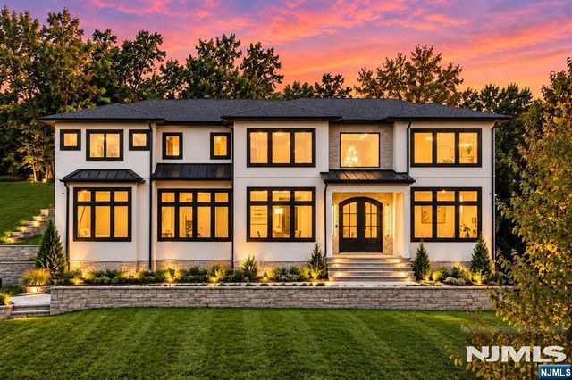 $3,200,000 | 6 Cliffside Drive, Livingston, NJ 07039