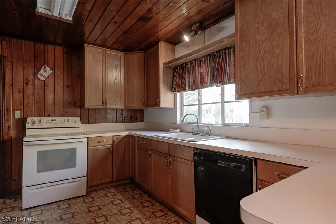 8010 Riverside Drive Punta Gorda, FL 33982 - Photo 15 of 35 Gallery Image 15