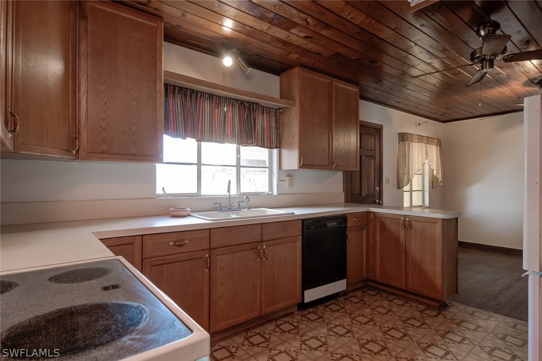 8010 Riverside Drive Punta Gorda, FL 33982 - Photo 16 of 35 Gallery Image 16