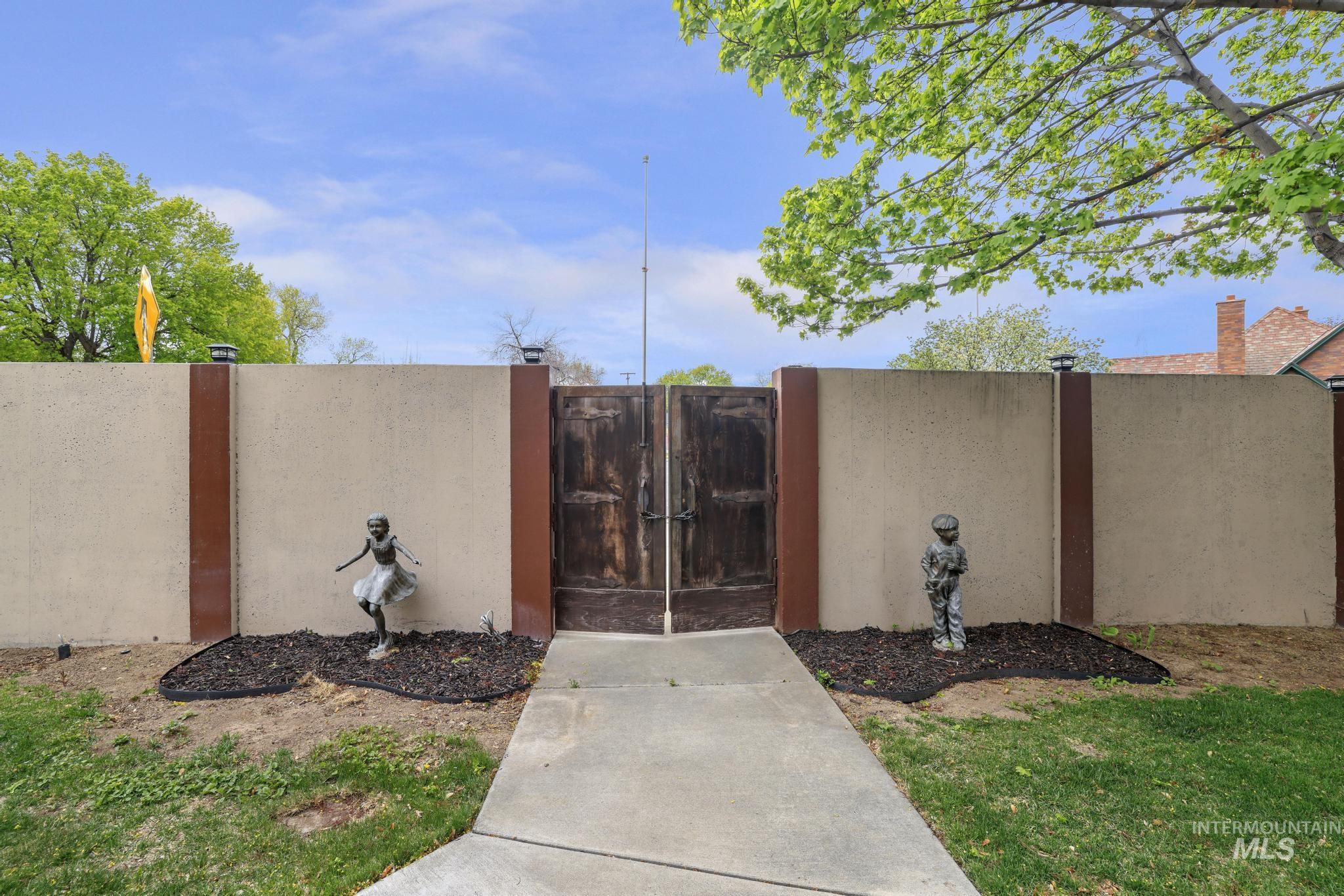 102 Fillmore Street Twin Falls, ID 83301 - Photo 4 of 48 View of gate