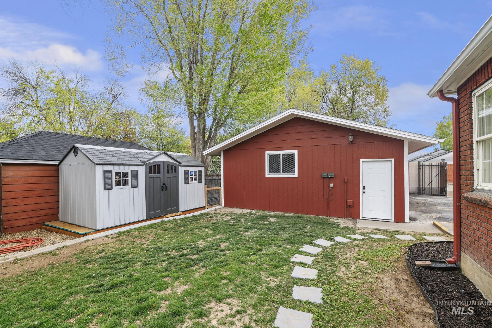 102 Fillmore Street Twin Falls, ID 83301 - Photo 44 of 50 Fenced yard featuring a storage unit