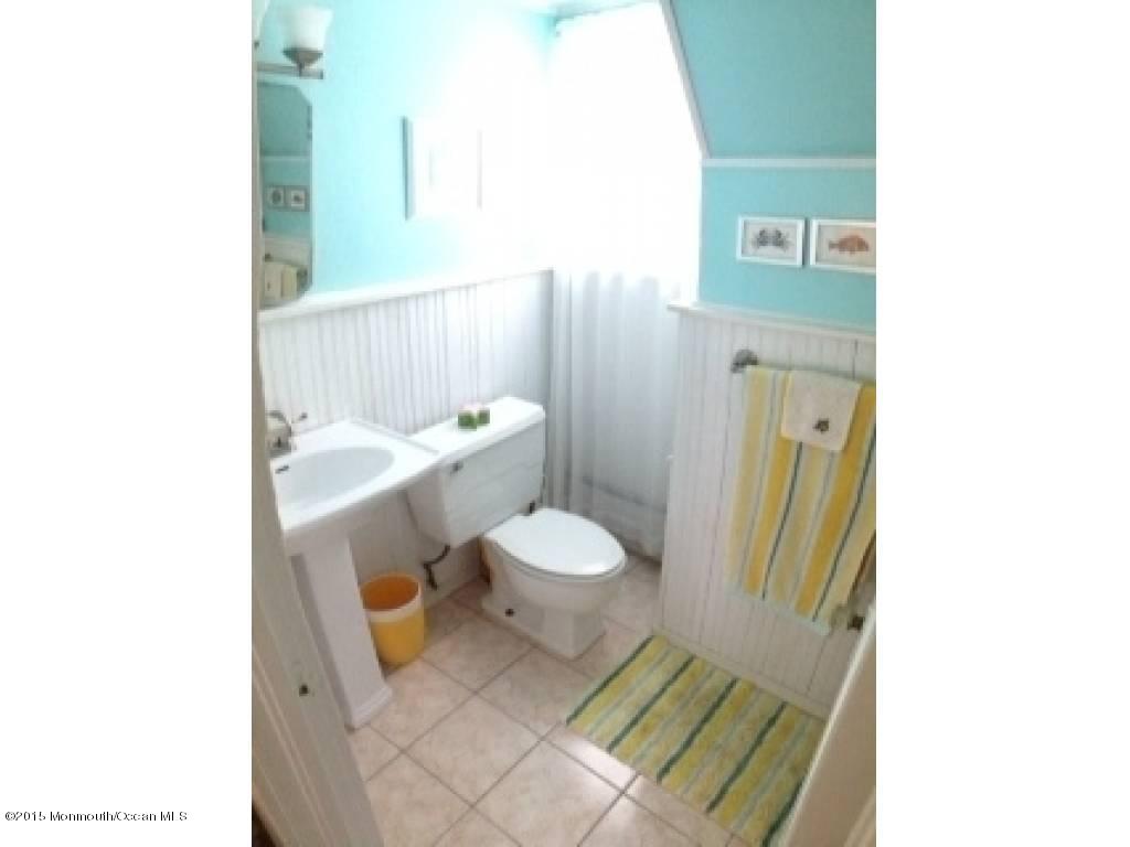1516 Dorset Dock Road Point Pleasant, NJ 08742 - Photo 20 of 36 20-2nd Fl Bathroom