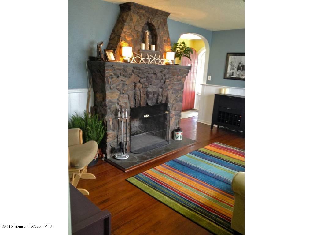 1516 Dorset Dock Road Point Pleasant, NJ 08742 - Photo 6 of 36 06-Living Room