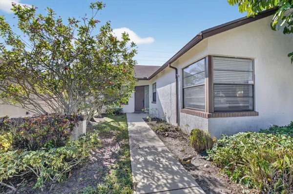 $3,500 | 9074 Chatsworth Cascades Circle, Boca Raton, FL 33434