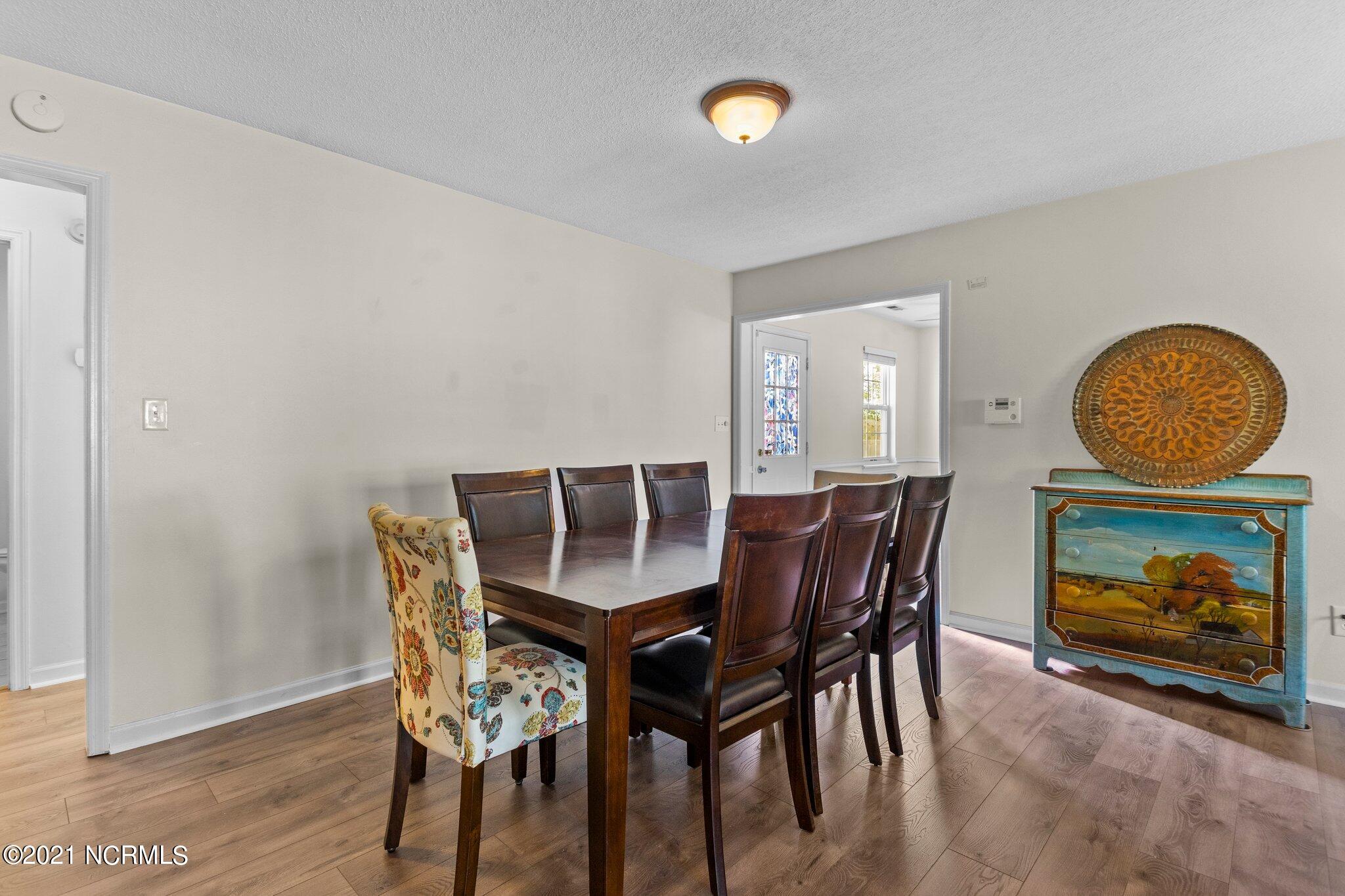 318 Running Road Jacksonville, NC 28546 - Photo 6 of 40 24-web-or-mls-DSC05296