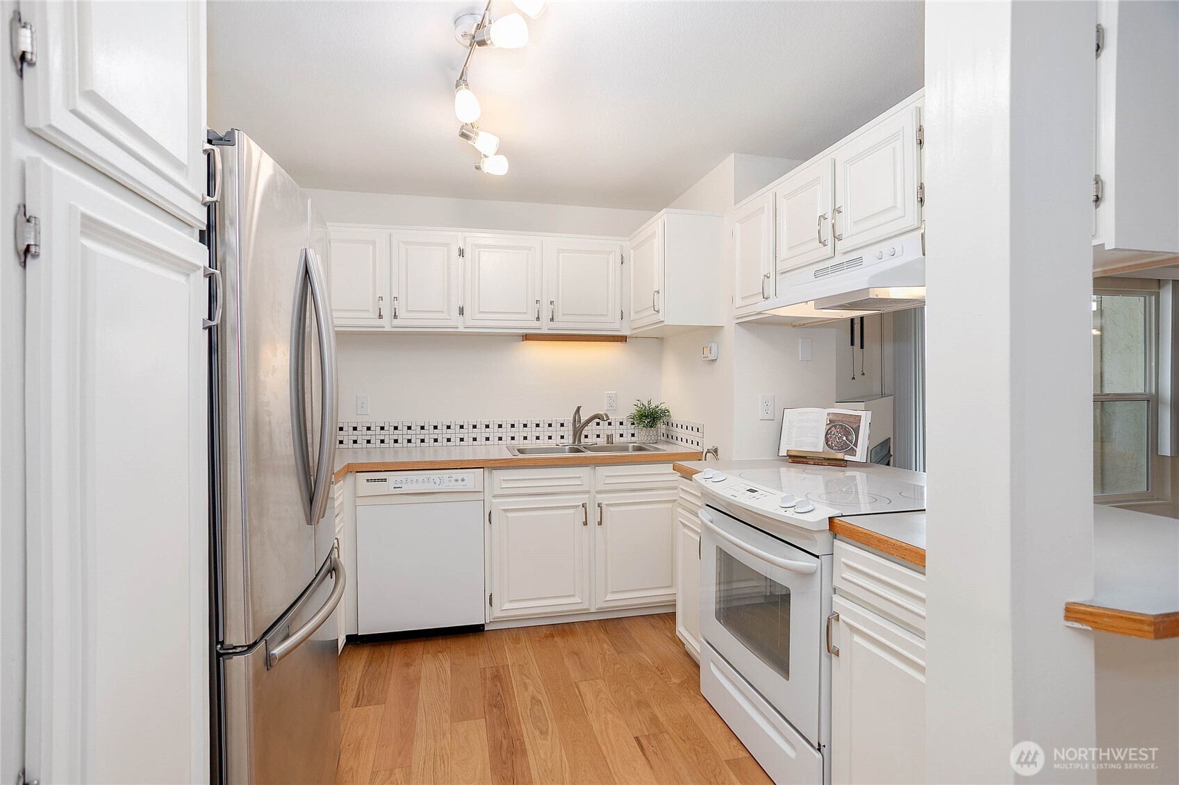 1014 11th Street, Unit 103 Bellingham, WA 98225 - Photo 10 of 31