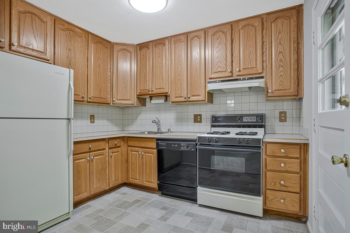 8240 Rupert Road South Millersville, MD 21108 - Photo 6 of 27 Kitchen