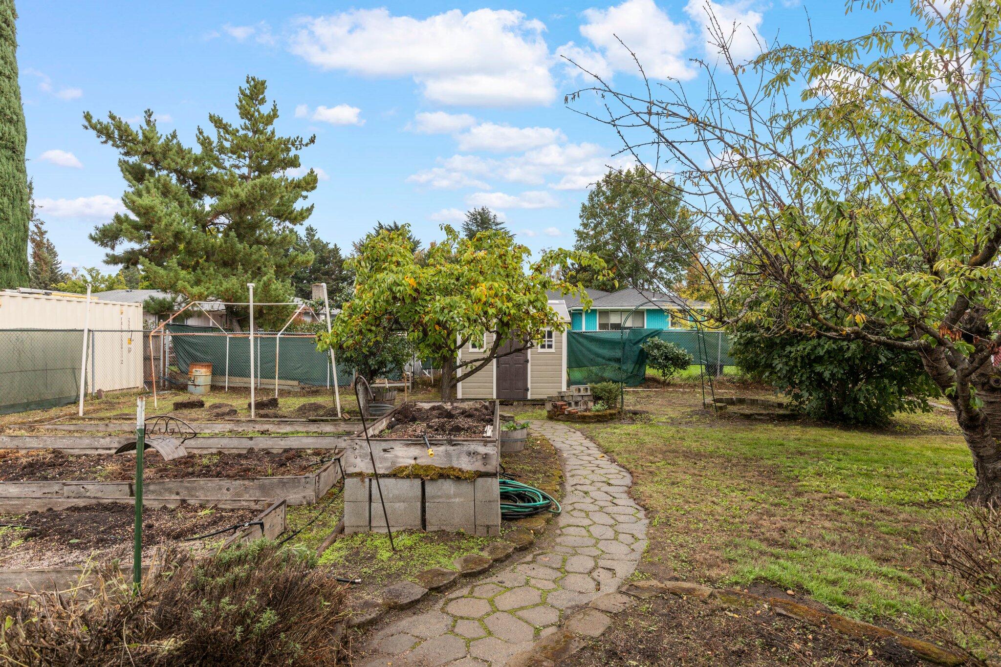 2061 Taylor Road Central Point, OR 97502 - Photo 21 of 24 22-web-or-mls-WCIL0243