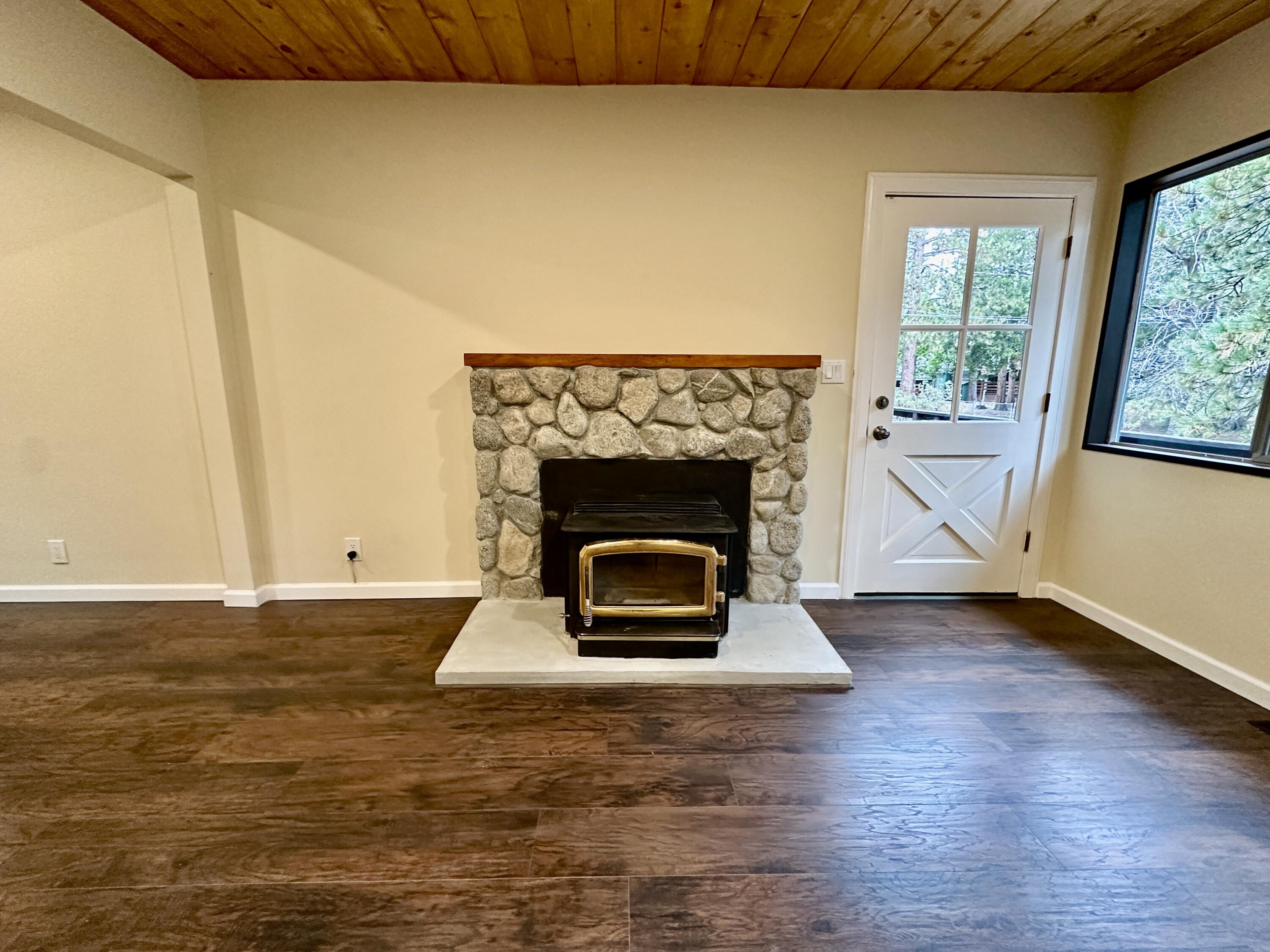 25340 Marion Ridge Drive Idyllwild, CA 92549 - Photo 4 of 31 a living room with a fireplace